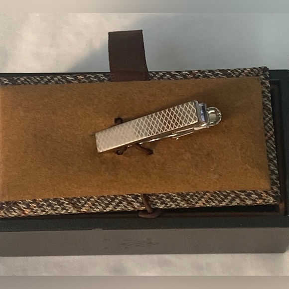 NWT Joseph Abboud Diamond Pattened  Tie Clip - Picture 7 of 7